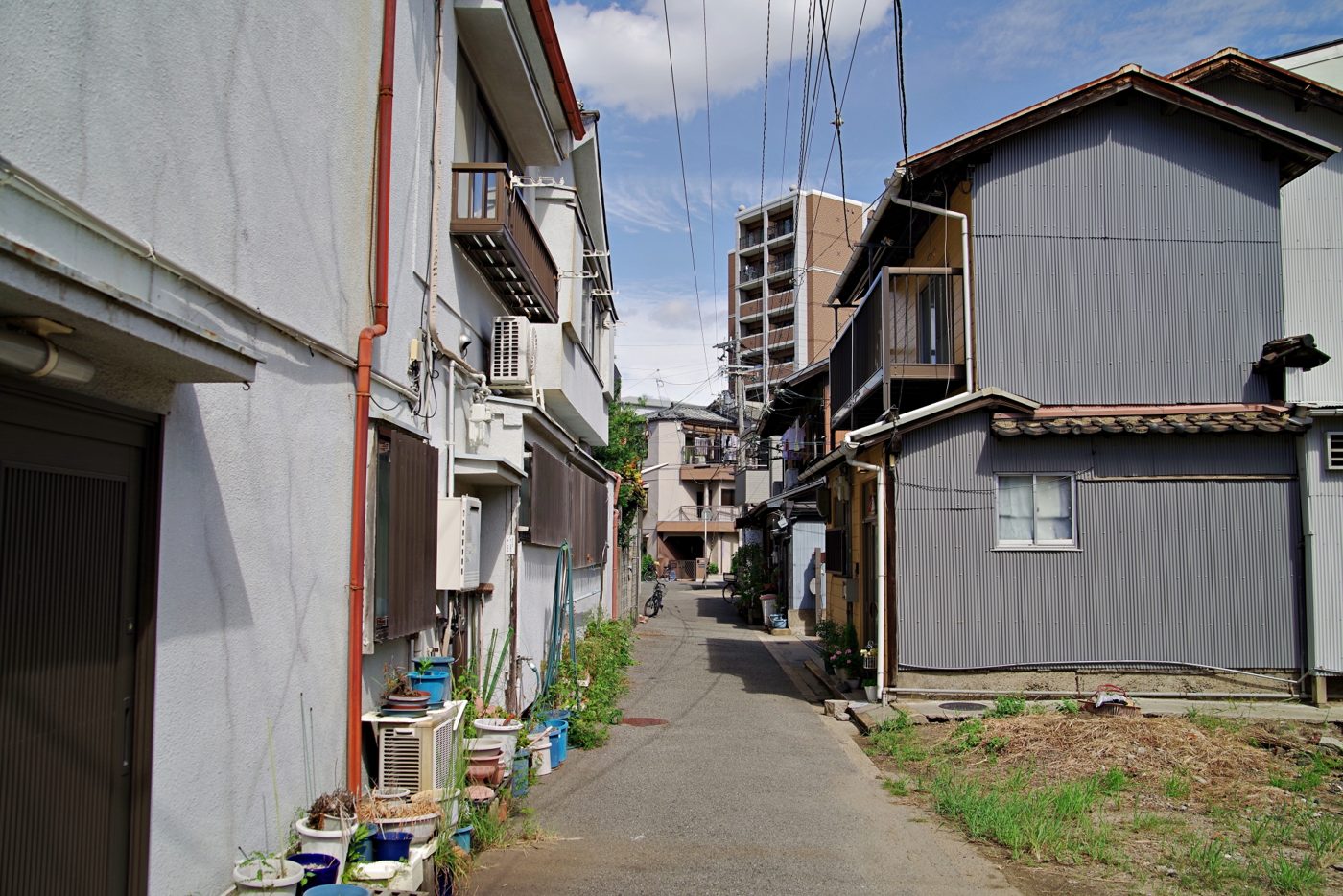大阪の住宅街の細い道(イメージ)