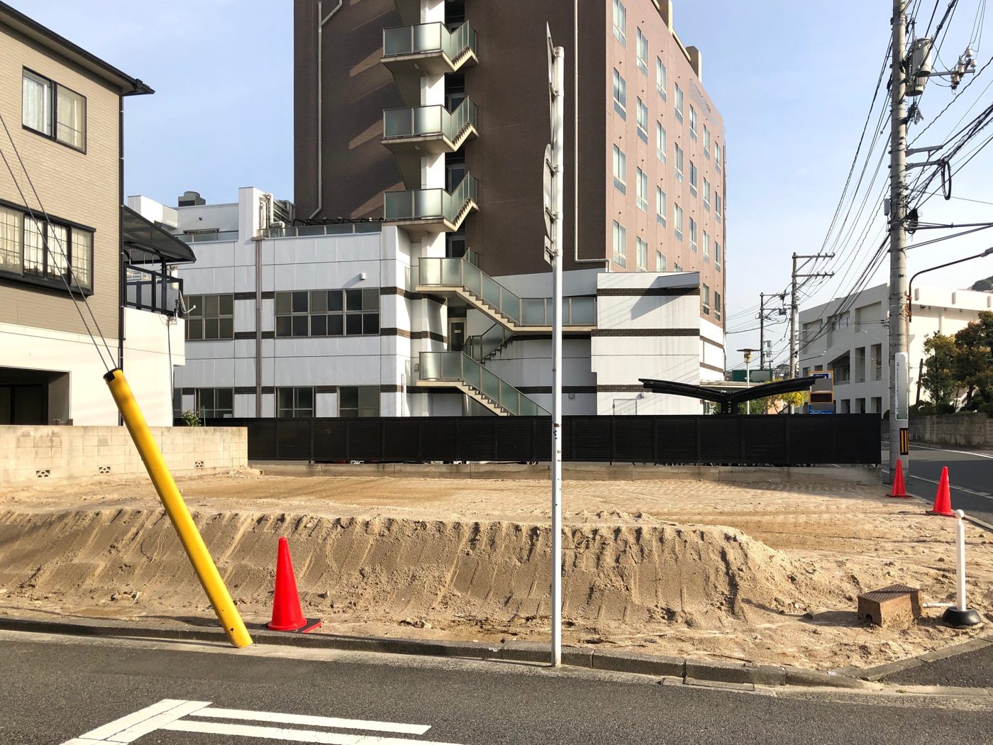 建物を解体した後の市街地の更地