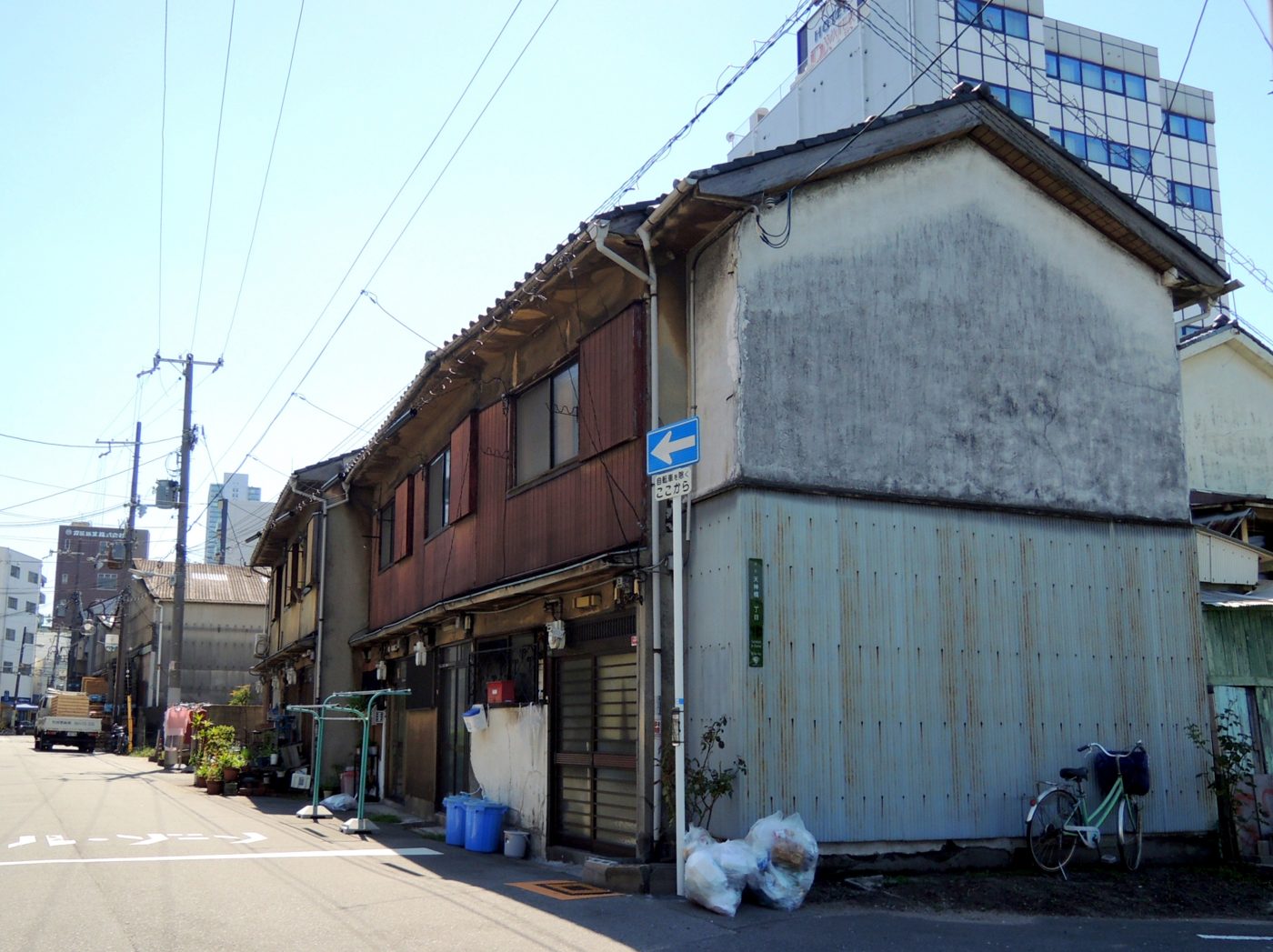 古い木造住宅が並ぶ通り(イメージ)